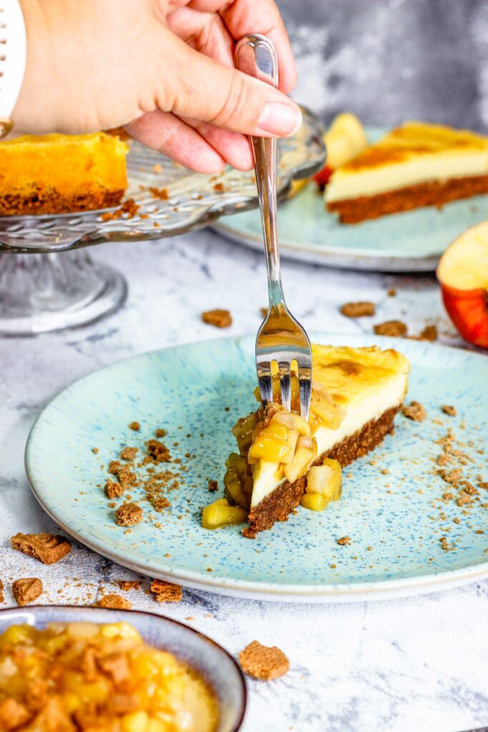 Cheesecake mit Apfel-Birnen Topping vegan
