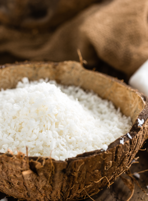 Kokosschale mit Reis