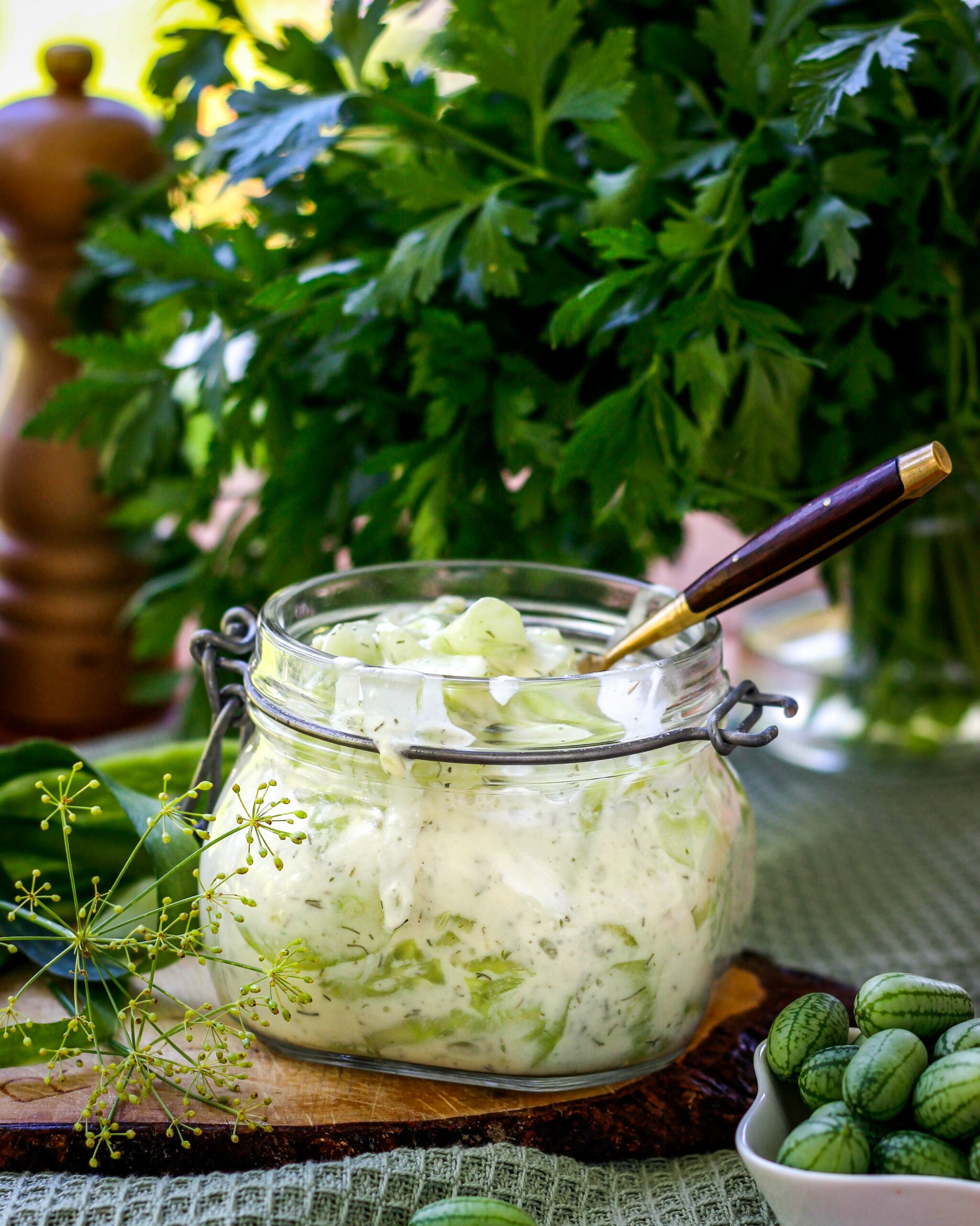 🥒 Veganer Gurkensalat mit Sauerrahm-Alternative